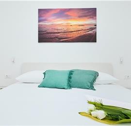 4 Bedroom Villa with Jacuzzi and Seaview in Orašac, Dubrovnik, Sleeps 9